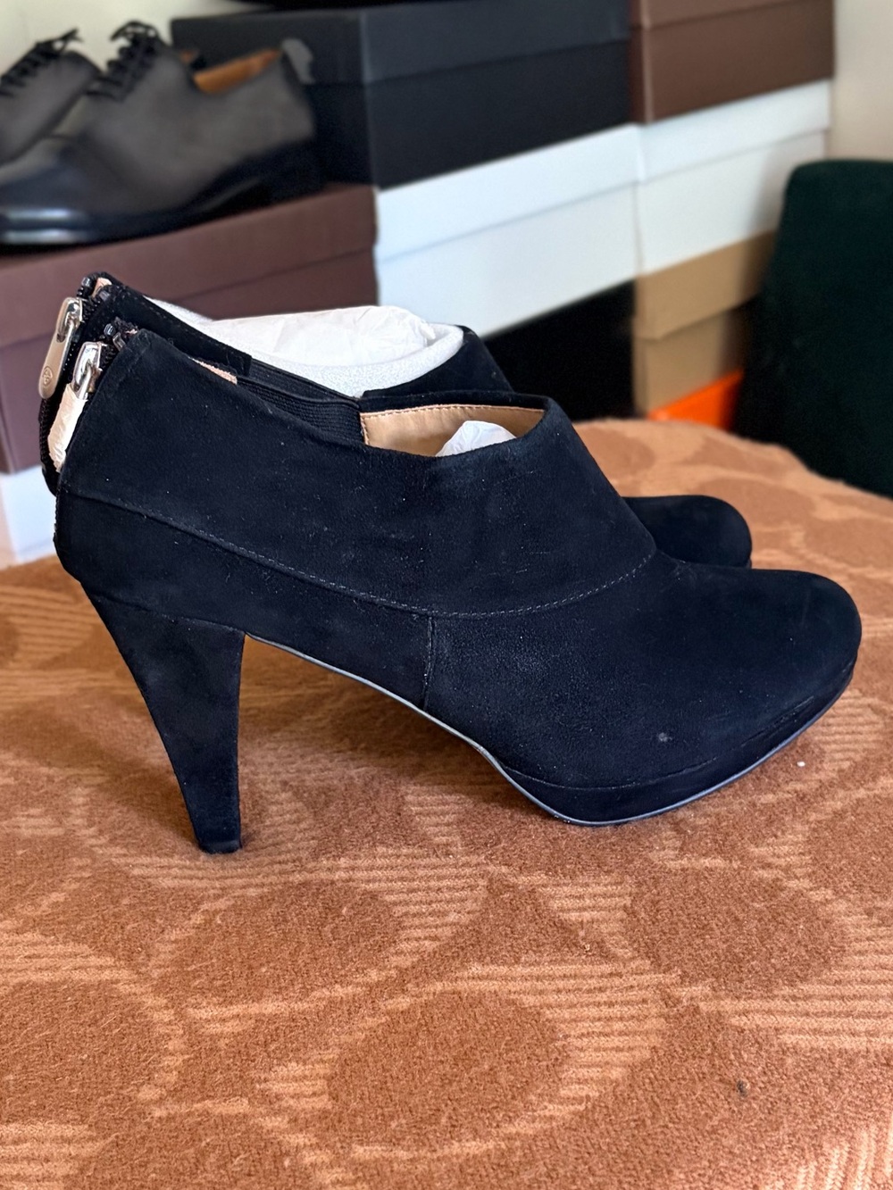 *New* Adrienne Vittadini Pacso Black Suede Platform Ankle Bootie - Picture 1 of 6